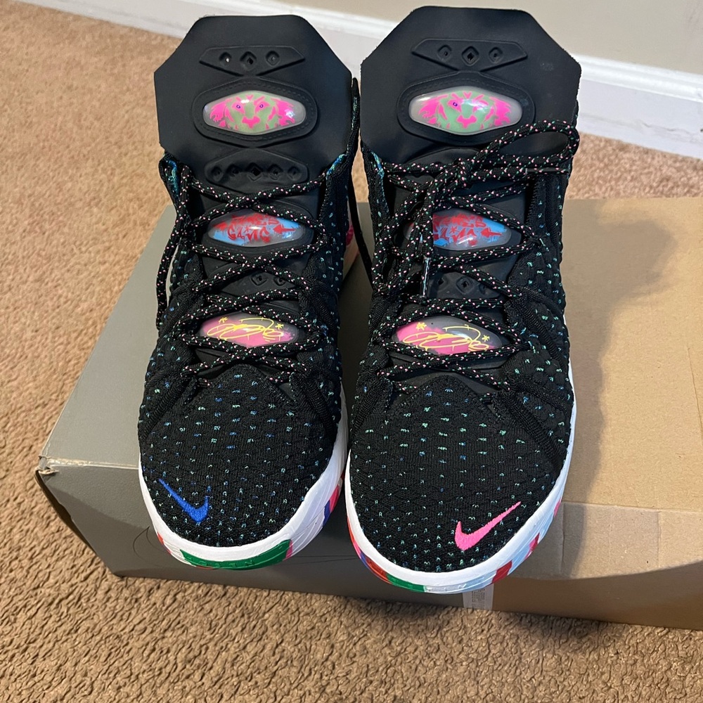 LEBRON XVIII